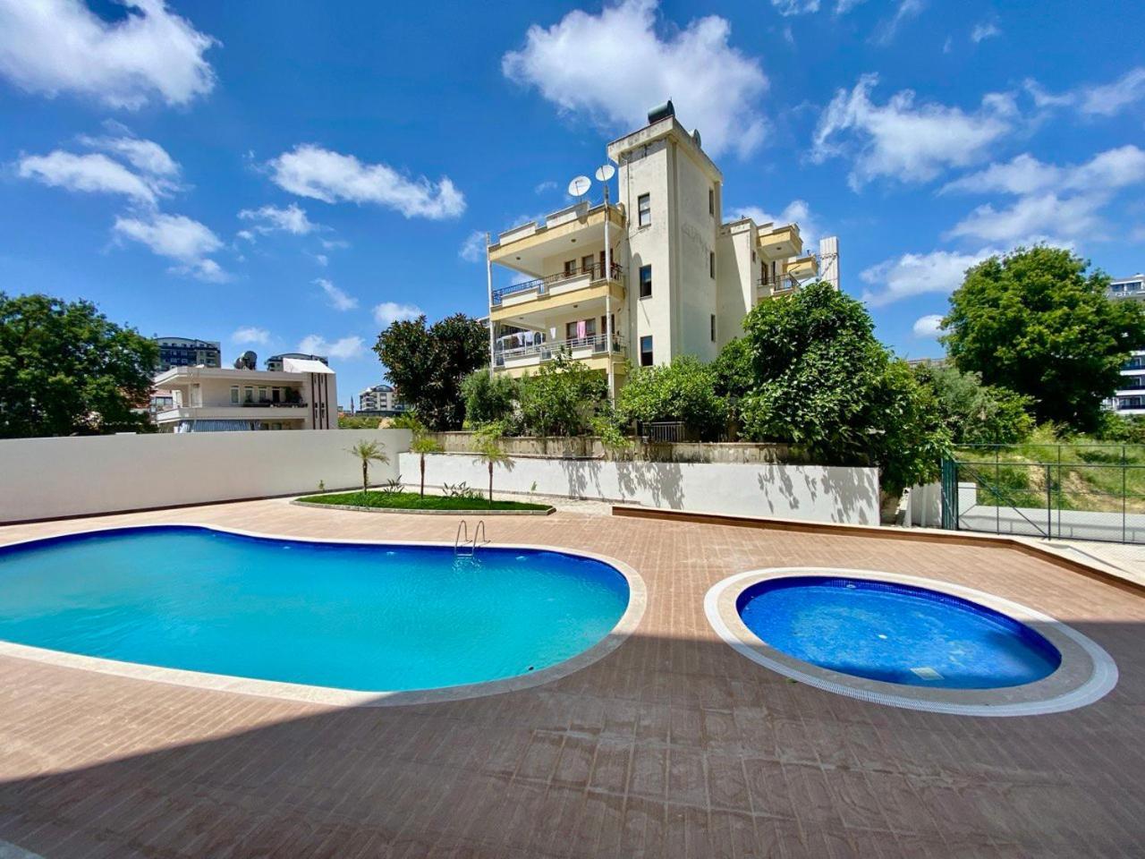 Stylish 1br Flat Pool View & 10 Min Walk To *