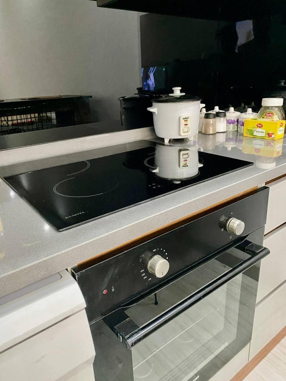 Lejlighed Stylish 1br Flat Pool View & 10 Min Walk To