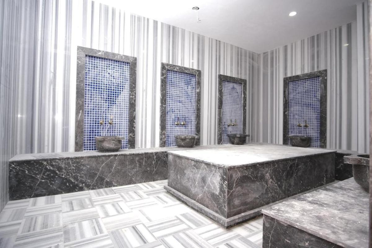 Stylish 1br Flat Pool View & 10 Min Walk To *