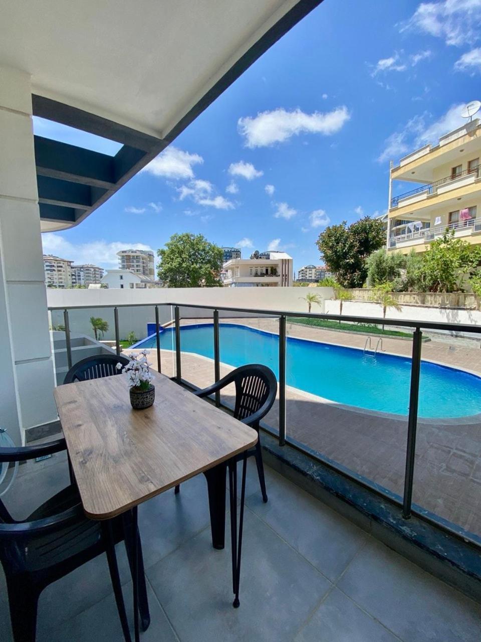 Lejlighed Stylish 1br Flat Pool View & 10 Min Walk To *