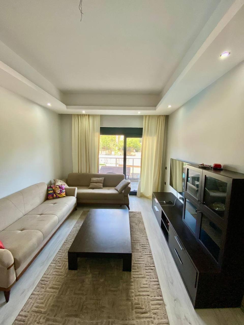 Lejlighed Stylish 1br Flat Pool View & 10 Min Walk To