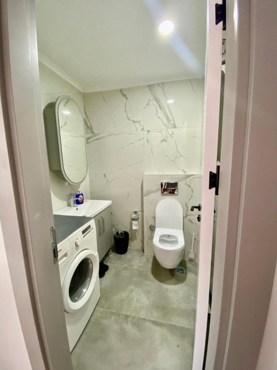 Lejlighed Stylish 1br Flat Pool View & 10 Min Walk To